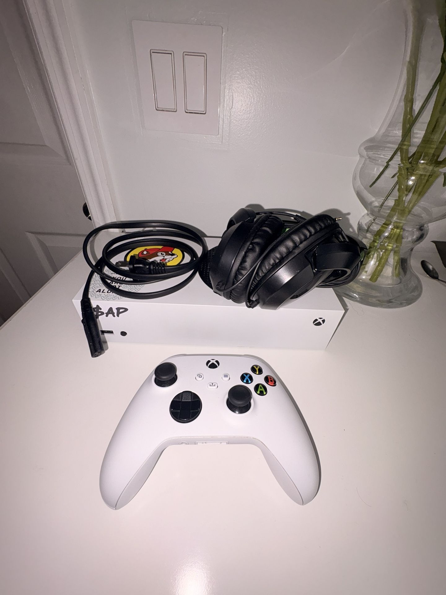 Xbox Series S - Slightly Used Good As New