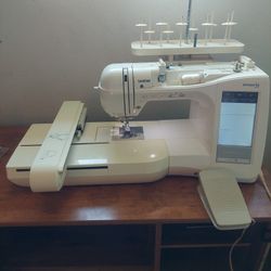 Reduced- Brother, Innovis 1500d, Disney Embroidery/ Quilting Sewing Machine With Extras Works Excellent 