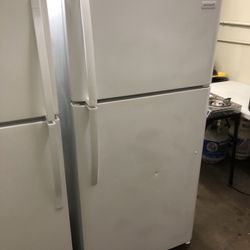 Frigidaire White Apartment Size Refrigerator 