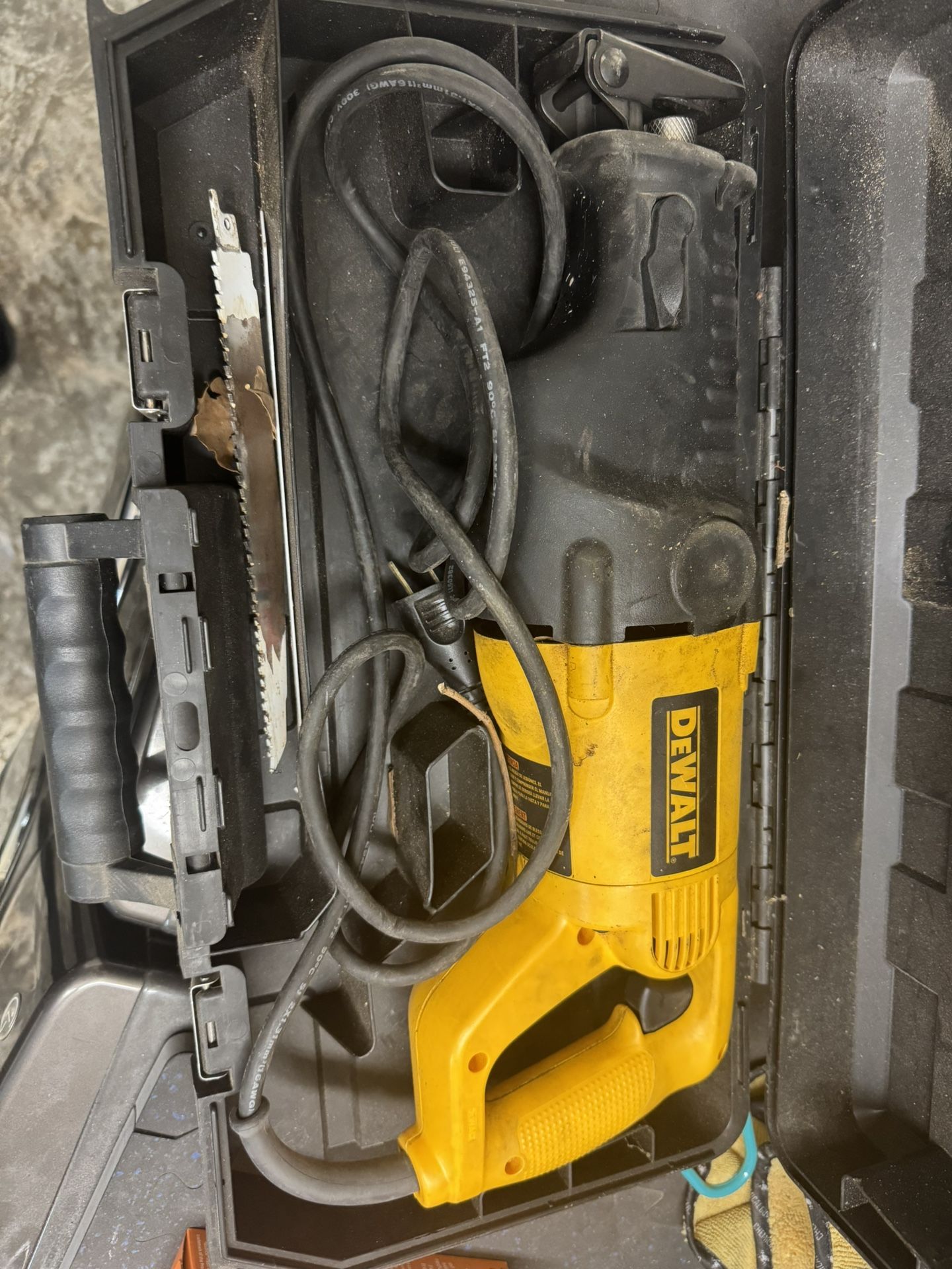 DEWALT SAWZALL