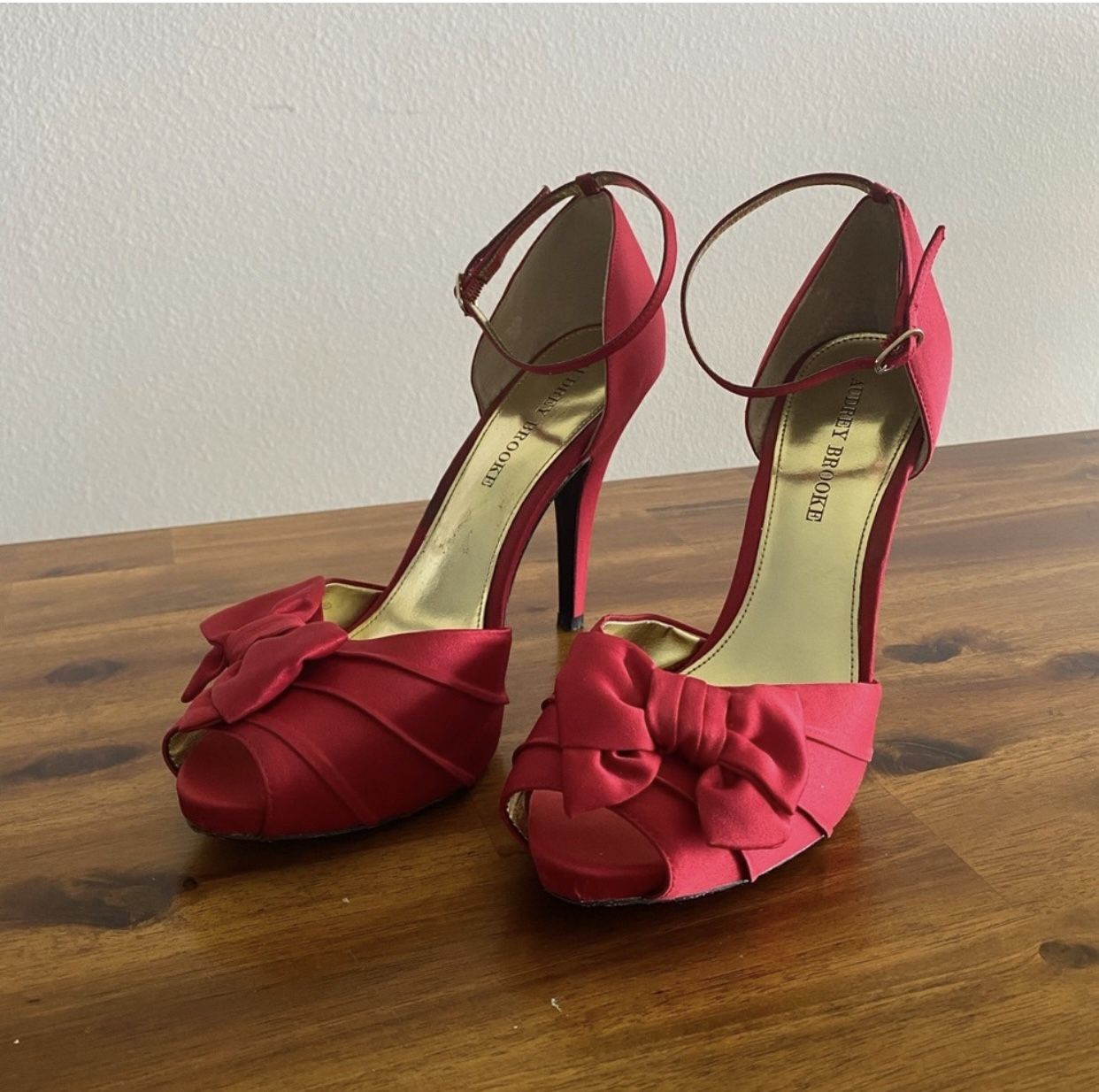 Aubrey Brooke Heels 👠 Red Satin 