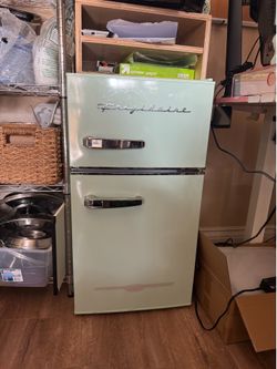 MINI FRIDGE