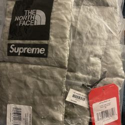 Supreme x The North Face Down Scarf