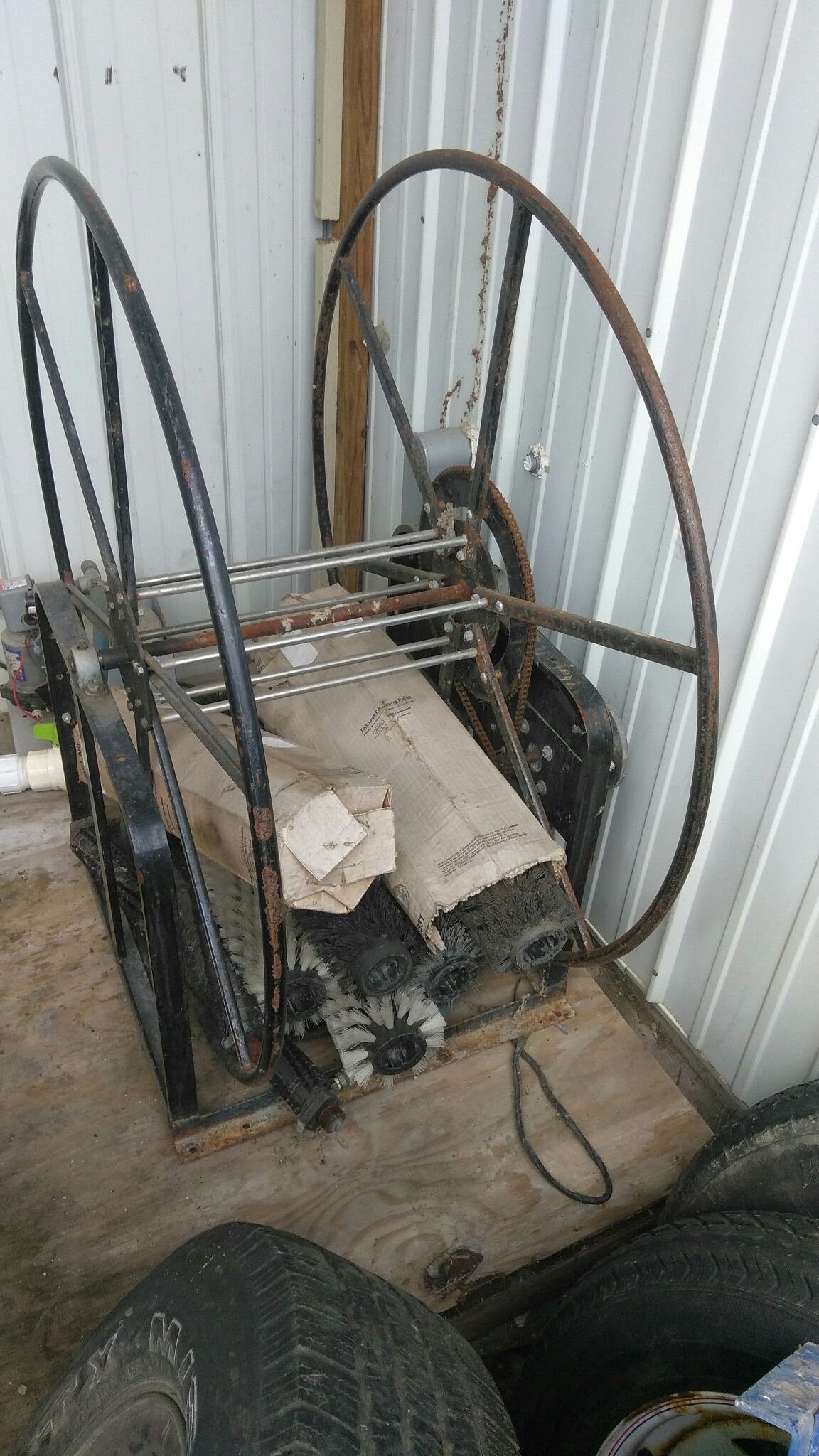 Electric hose reel truckmount carpet cleaner