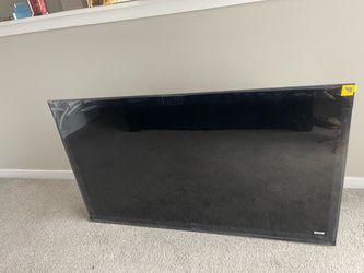 60 inch Hisense Tv w/ Remote