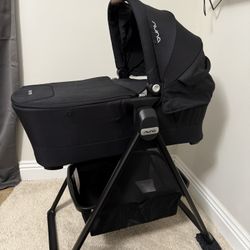 Nuna LYTL bassinet + Stand