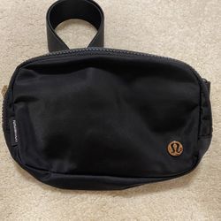 Lululemon Everywhere Belt Bag 1L Black With Gold Hardware Like New