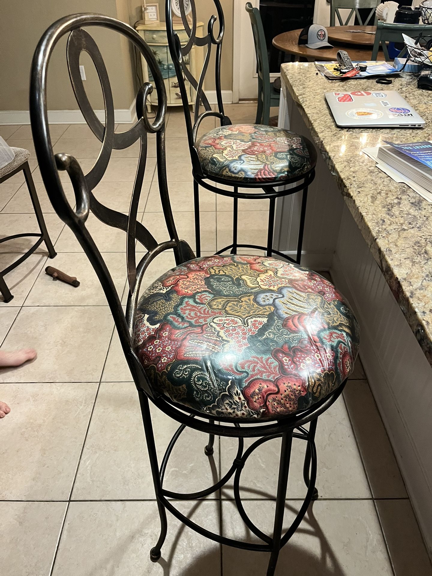 2 Swivel Bar Stools