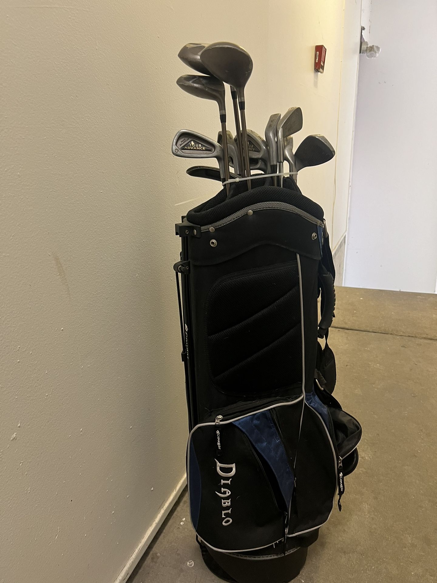 Spalding Golf Clubs and Cougar Golf Bag