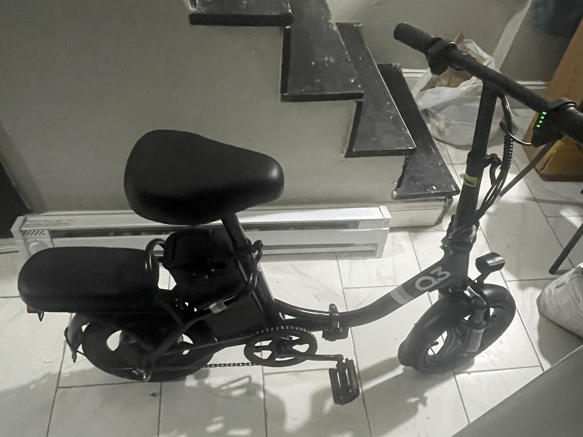 Electric Bike Q3 – Foldable, Black, Excellent Condition