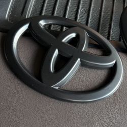 New Black Toyota Emblem Badge - Fits 2014- 2023 Toyota 4 Runner - Front Grille Logo