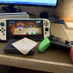 Nintendo Switch Oled w/ Pro Controller