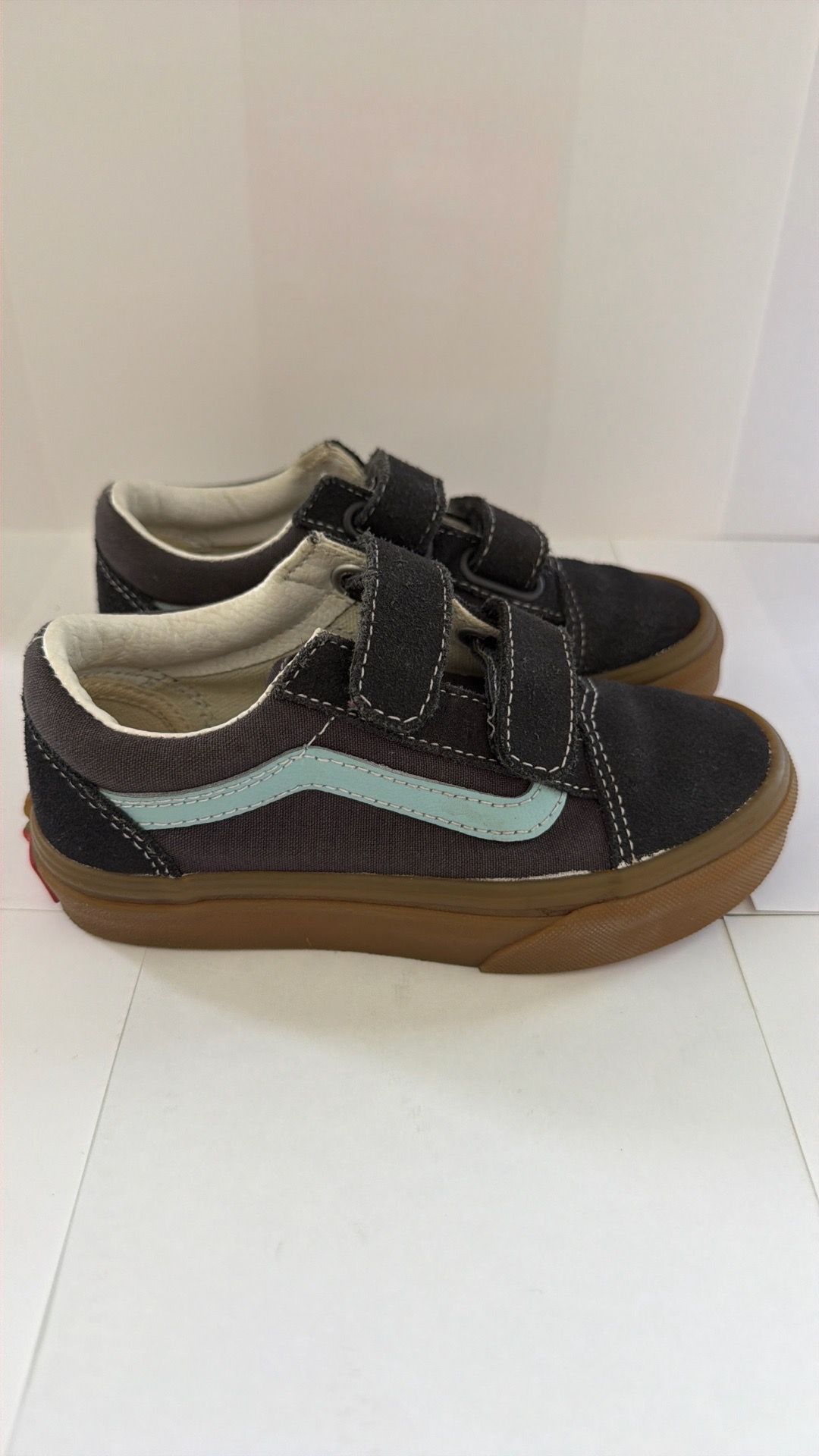 Vans Little Kids Old Skool V Shoe. Size 12
