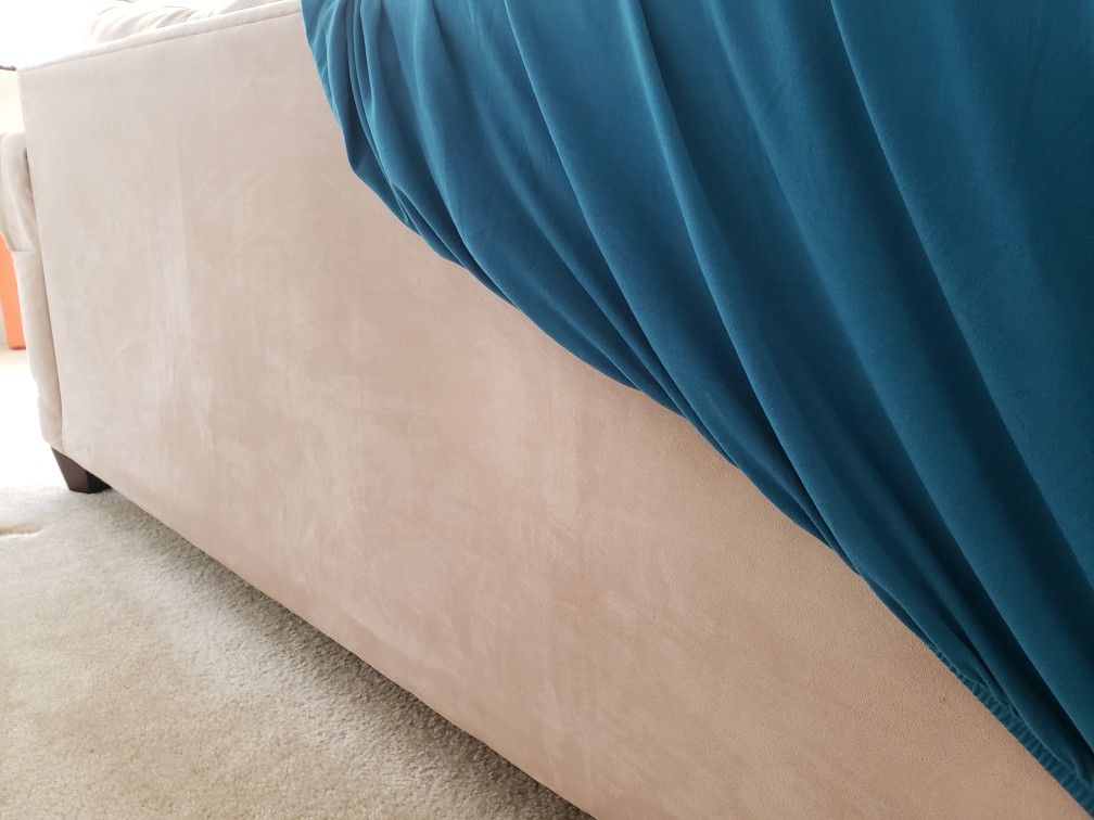 Rooms To Go Sofa With Easygoing Cover