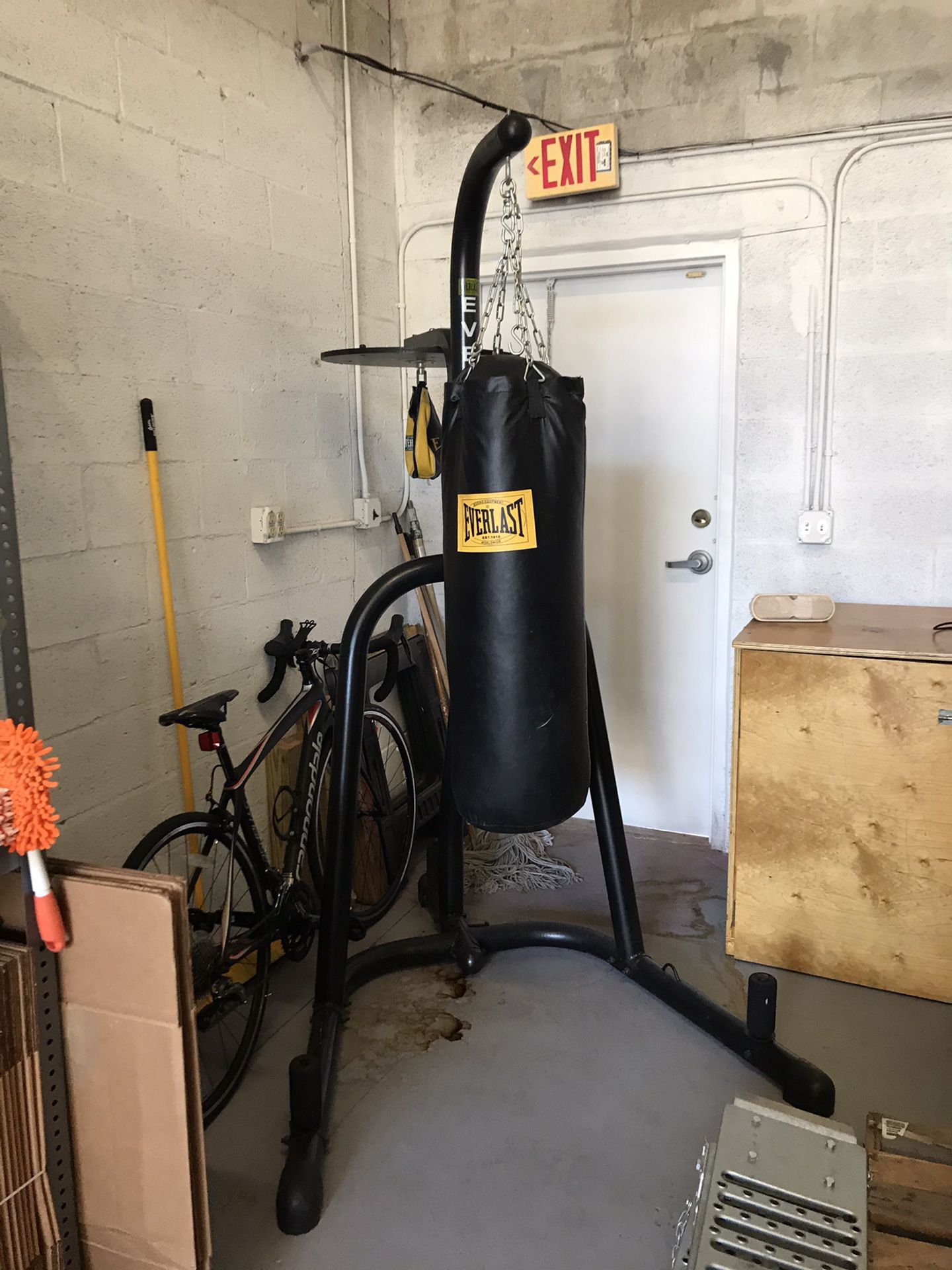 Free Punching bag with stand