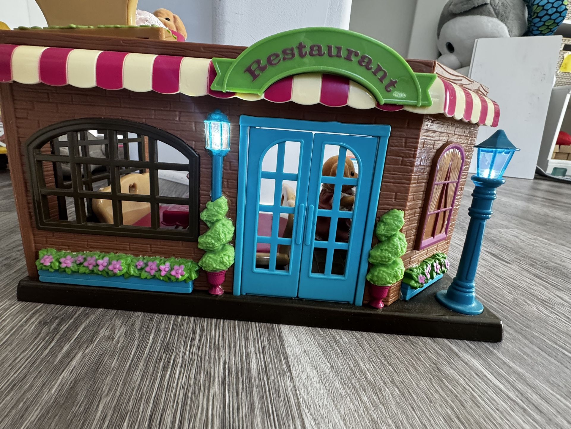 Lil’ Woodzeez Restaurant Plus 3 Characters