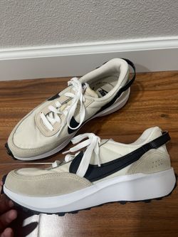 WOMEN'S NIKE WAFFLE DEBUT SNEAKERS size 7