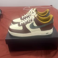 Nike Men’s Size 9: Air Force 1 ‘07 LV8 ‘Dark Team Red Vintage Green’
