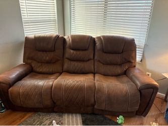 Reclining sofa and loveseat