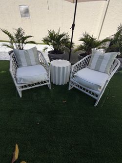 Serena and Lilly 2 chairs with cushions and scalloped table