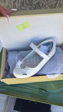 25$ WHITE MICHAEL KORS BALLET FLATS SIZE 2 GIRLS