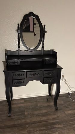 Black Vanity Table with Mirror