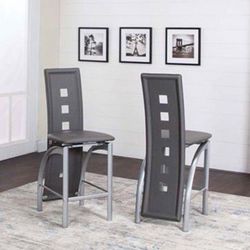 Valencia 24 Inch Counter Height Stools Set Of 4 /2 Are New In Box/ 2 Are Slightly Used 