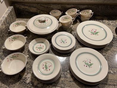 China set, Syracuse China Coralbel Platinum Trim, 34 piece set, Virgina Shape