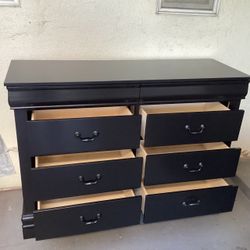 8 DRAWERS DRESSER