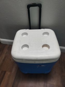Igloo cooler 60 qrt roller