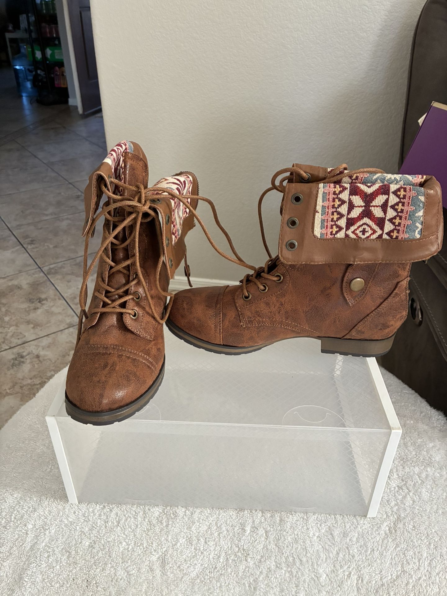 Boots Women Size.9
