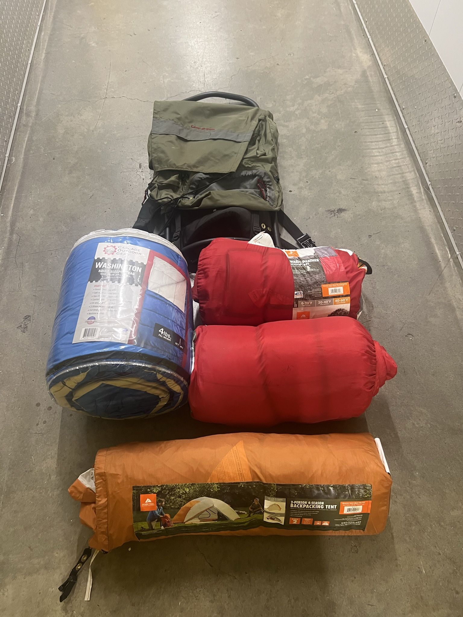 Outdoor Camping Lot: Tent, Sleeping Bags & Backpack
