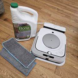iRobot Braava Jet M6 Robot Mop
1/2 Bottle Cleaner left + 3 Floor pads