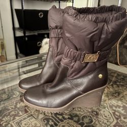 Womans Size 7 UGG Boots 