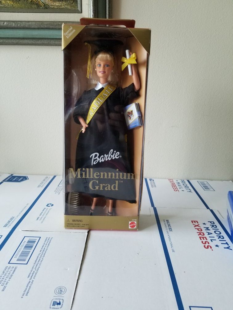Millenium Grad Barbie - Special edition 2000 School Graduate