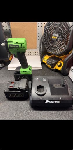 CT9035G Snap-on 18V Cordless Impact Wrench Kit