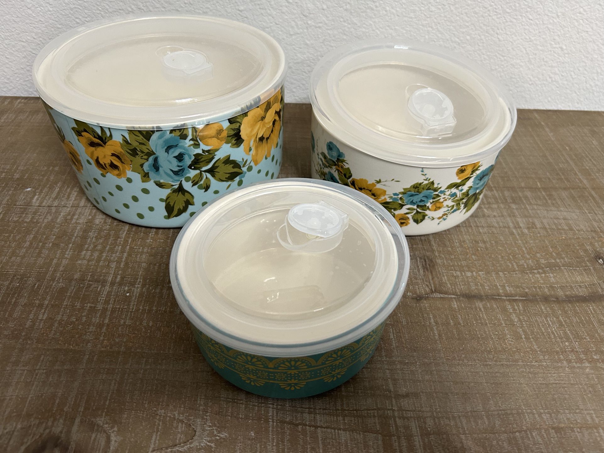 Set Of 3 Casserole Bowls. Fit Inside Each Other. Pioneer Woman. Excellent Condition. Price Firm