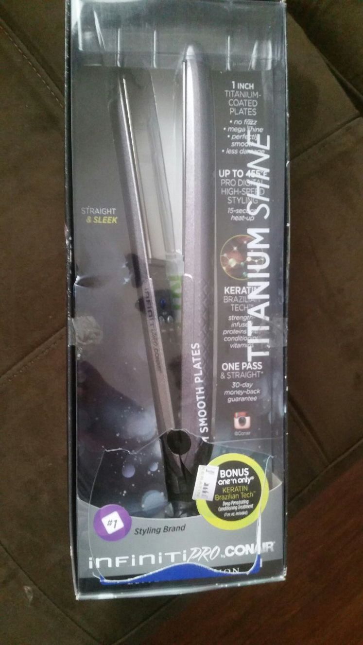 Infinity pro conair titanium + keratin technology flat iron