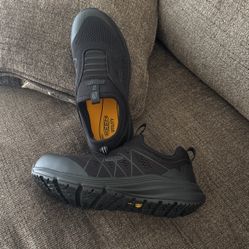 New KEEN WORk Shoes Size 8