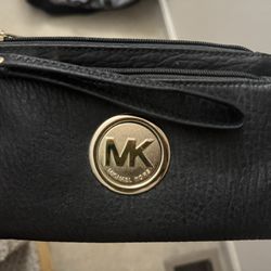 Woman’s wristlet great condition 