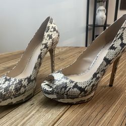 New VINCE CAMUTO Leather Peep Toe Platform Pumps Shoes 9.5