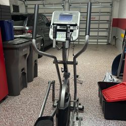 Spirit XG400 E-Glide Elliptical Trainer