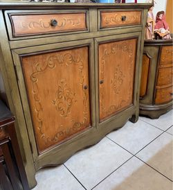Cabinet set