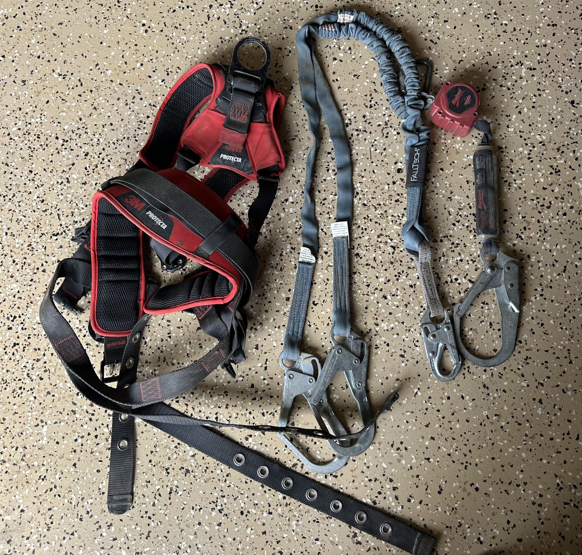 Safety Harness And Lanyard 