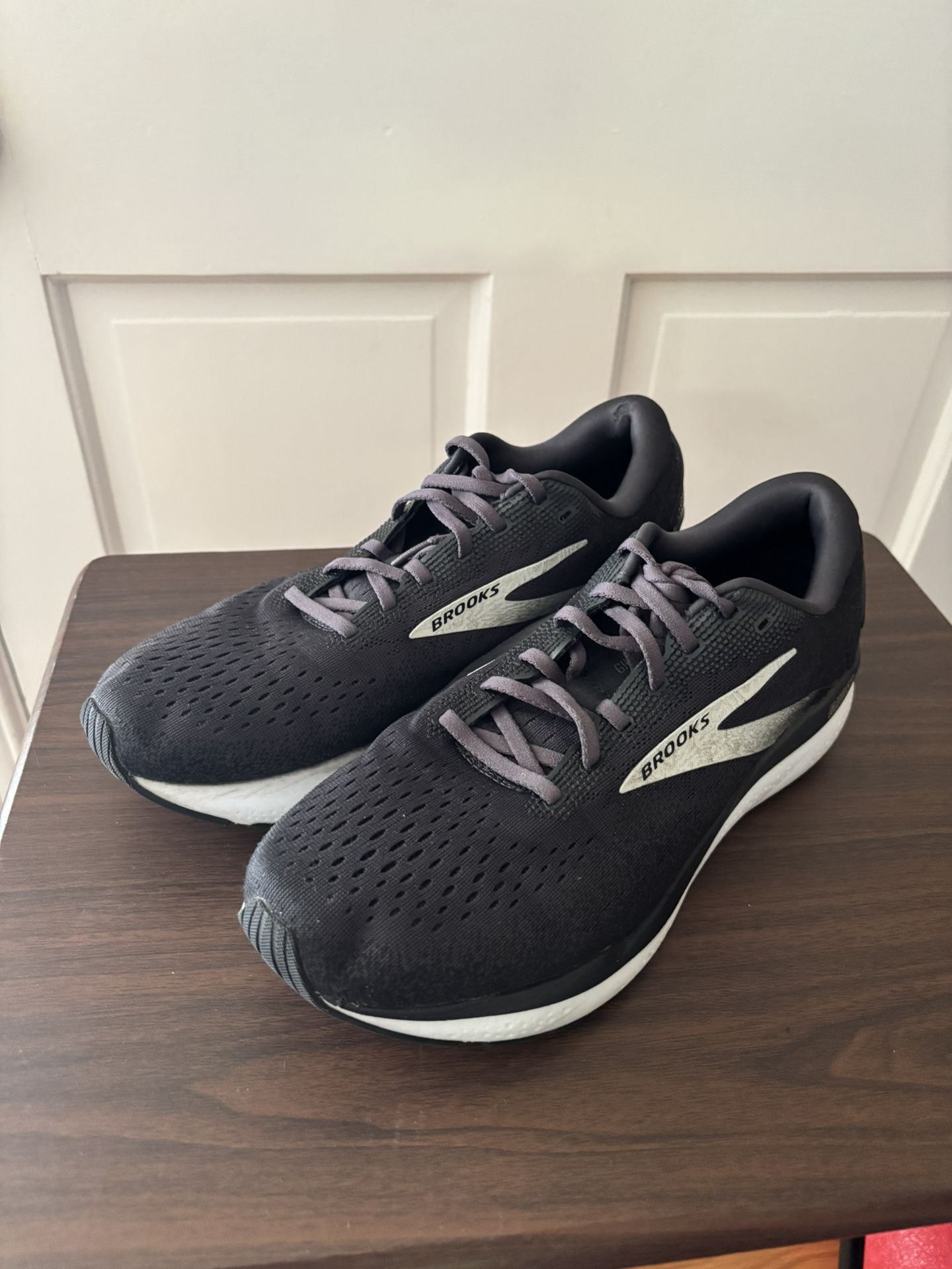 Brooks Ghost 16 Black Grey White Men’s Sz 11 wide 2E. Used