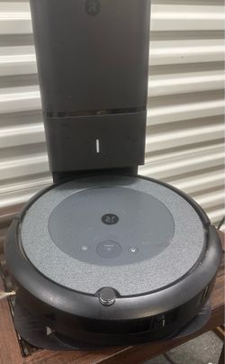 I Roomba vacuum