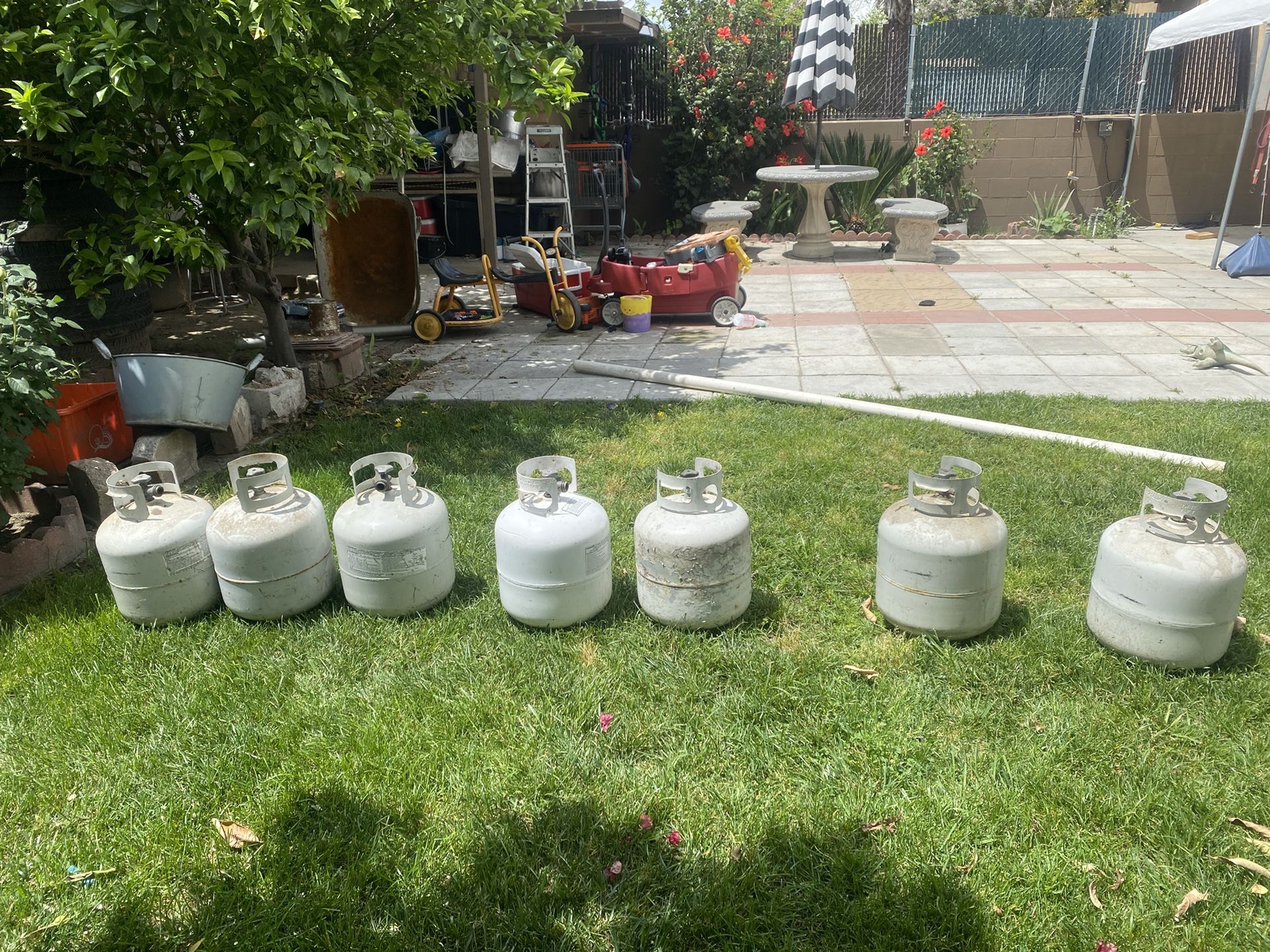 propane tanks 