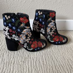 Floral Embroidered Booties Size 7.5-8
