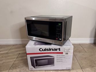 Like-new Cuisinart countertop microwave (Model EM0P042DG