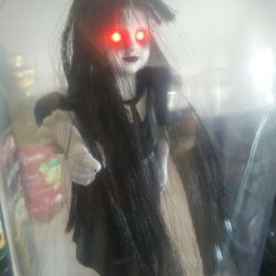 Halloween Screaming Girl Animated Gemmy. Decoration Prop